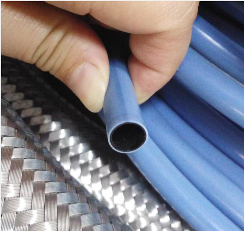 tuyau en PTFE haute pression avec une couche tressée d'acier inoxydable pour le transport et l'hydraulique mobile