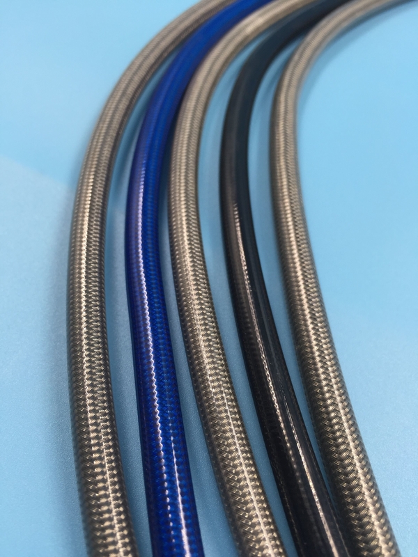 tuyau en PTFE haute pression avec une couche tressée d'acier inoxydable pour le transport et l'hydraulique mobile