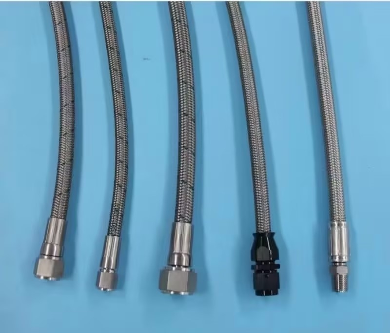 tuyau en PTFE haute pression avec une couche tressée d'acier inoxydable pour le transport et l'hydraulique mobile